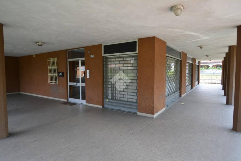 negozio in vendita a Brandizzo