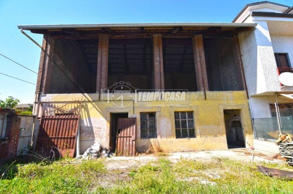 casale in vendita a Brandizzo