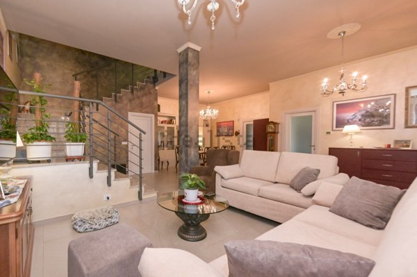 casa indipendente in vendita a Brandizzo