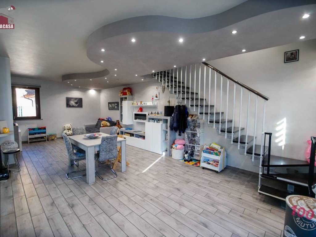 casa indipendente in vendita a Brandizzo