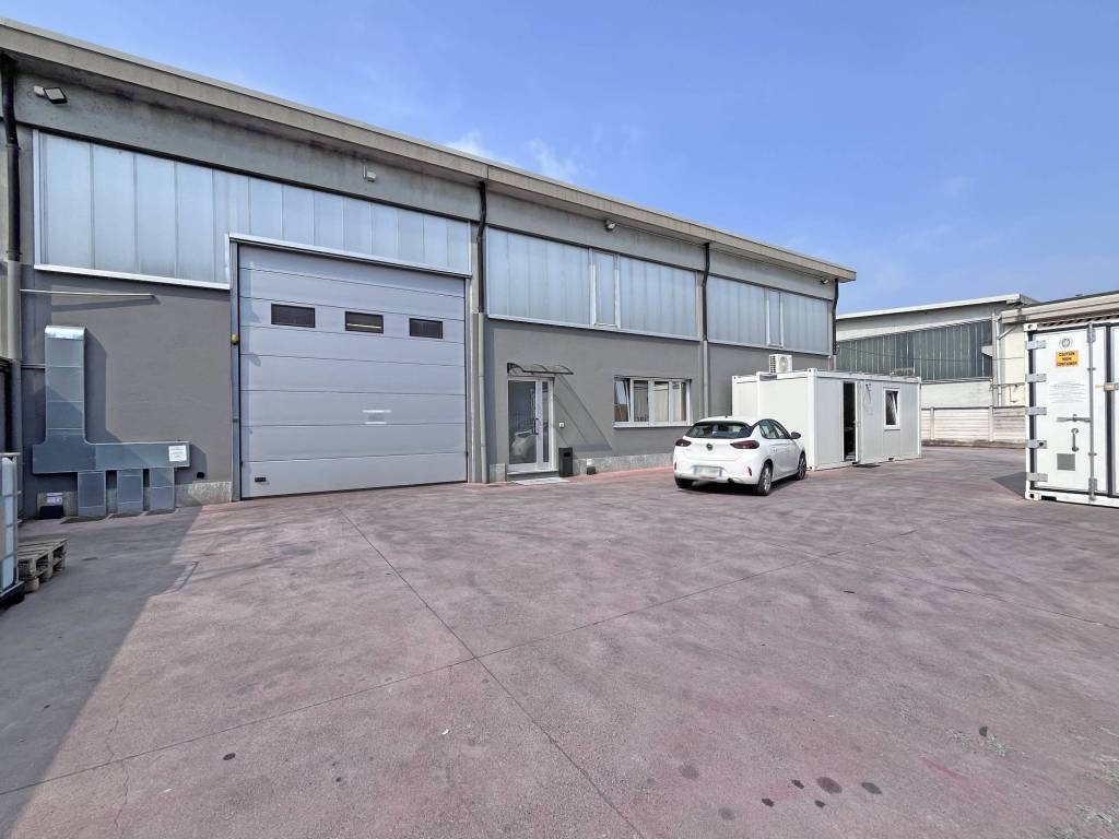 locale commerciale in vendita a Brandizzo