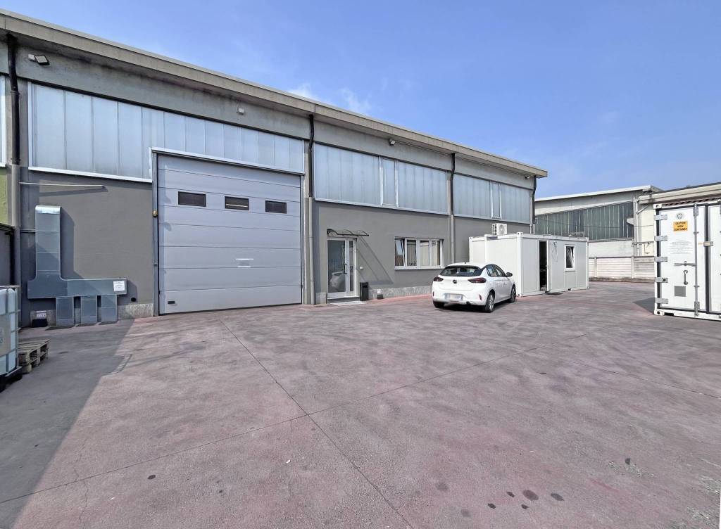 locale commerciale in vendita a Brandizzo