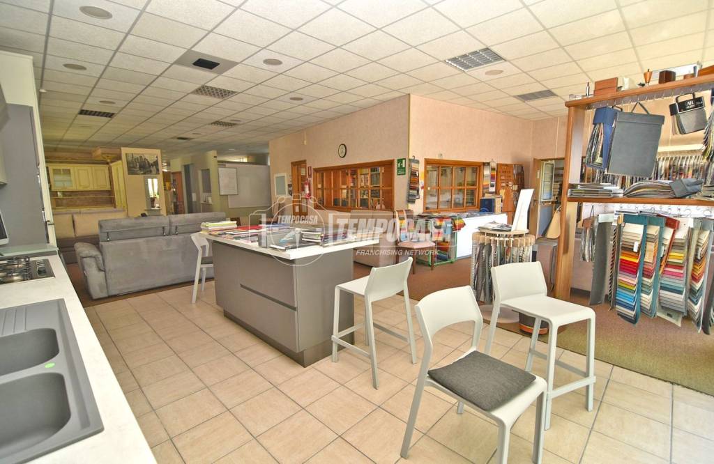 locale commerciale in vendita a Brandizzo