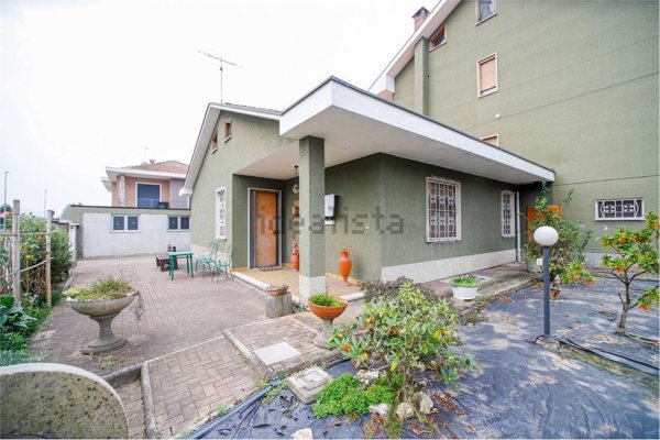 casa indipendente in vendita a Brandizzo