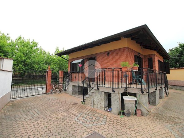 casa indipendente in vendita a Brandizzo