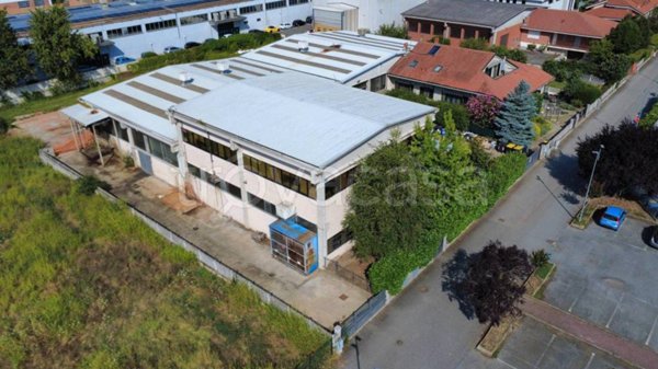 locale commerciale in vendita a Brandizzo