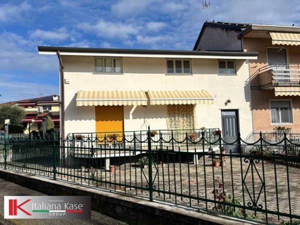 casa indipendente in vendita a Brandizzo