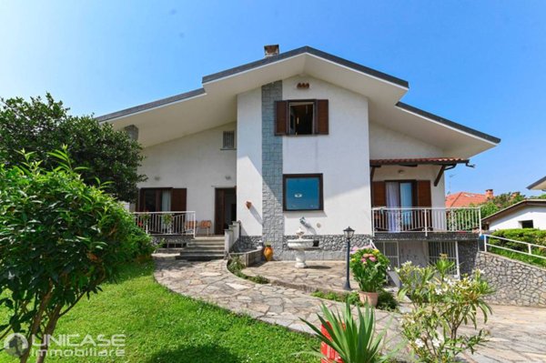 casa indipendente in vendita a Bricherasio