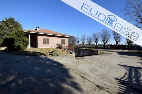 casa indipendente in vendita a Bricherasio