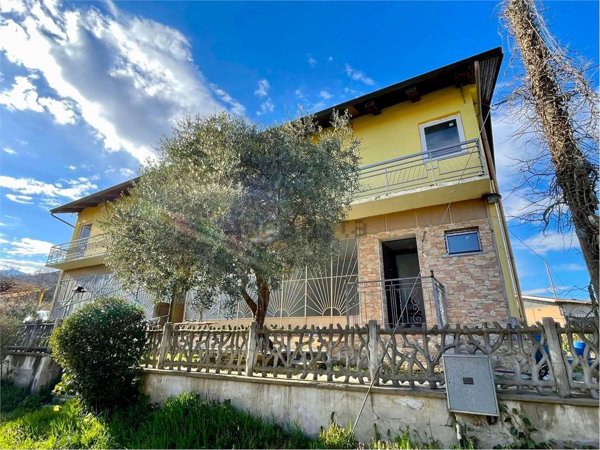 casa indipendente in vendita a Bricherasio in zona Cappella Moreri