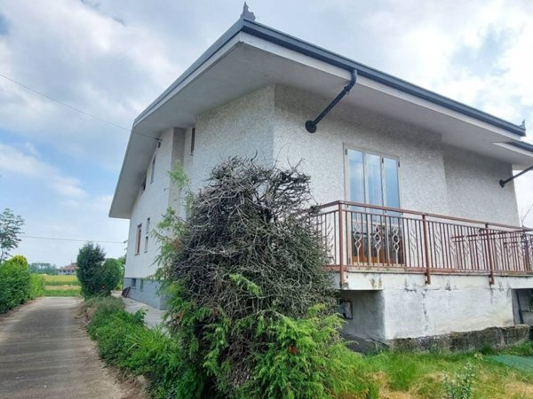 casa indipendente in vendita a Bricherasio in zona Cappella Merli