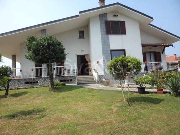 casa indipendente in vendita a Bricherasio