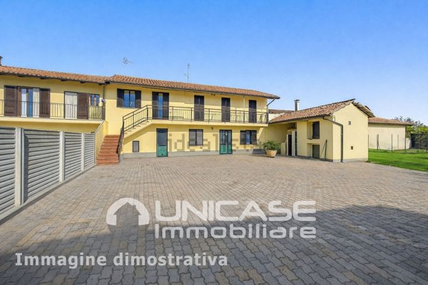 casale in vendita a Bricherasio