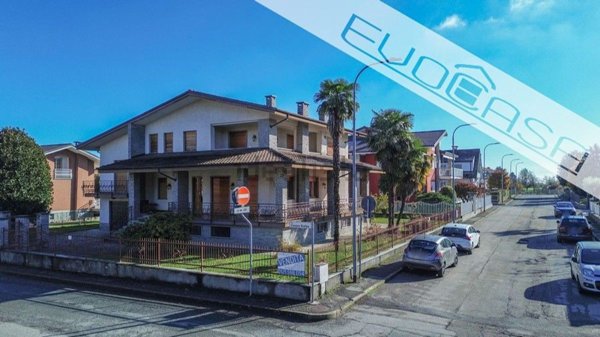 casa indipendente in vendita a Bricherasio
