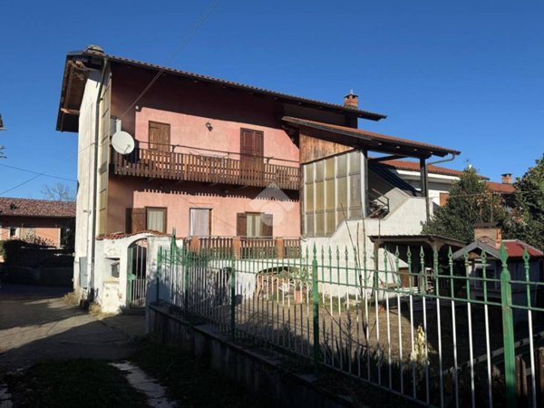 intera palazzina in vendita a Bricherasio in zona Rivà