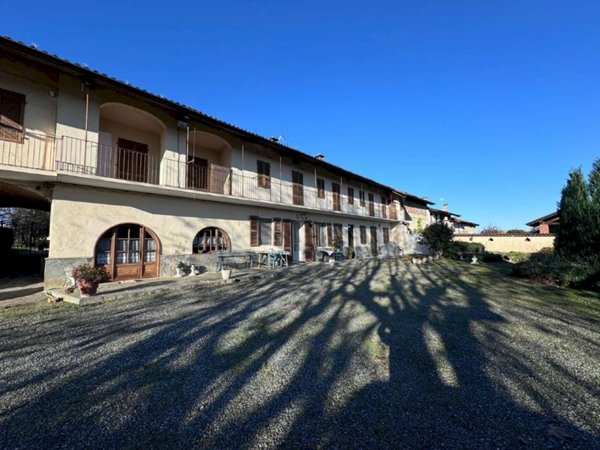 casale in vendita a Bricherasio in zona Cappella Merli