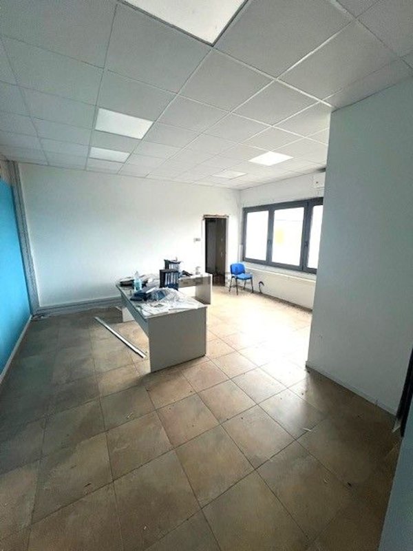 negozio in vendita a Bricherasio in zona Cappella Moreri