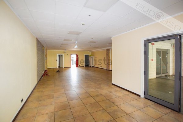 locale commerciale in vendita a Bricherasio