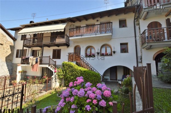 esavano in vendita a Brosso