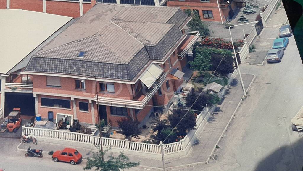 locale commerciale in vendita a Bruino