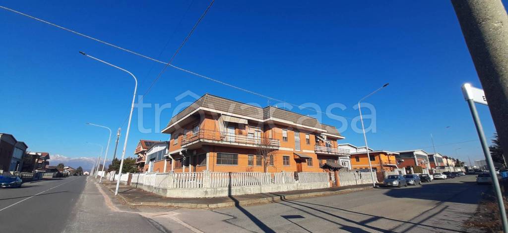 locale commerciale in vendita a Bruino