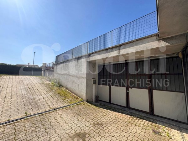 locale di sgombero in vendita a Bruino