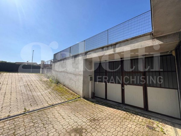 locale di sgombero in vendita a Bruino