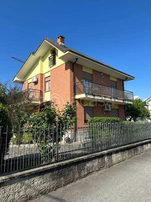 casa indipendente in vendita a Bruino