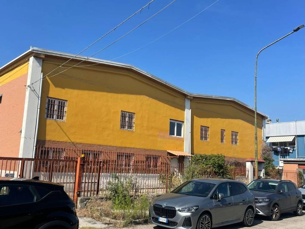 locale commerciale in vendita a Bruino