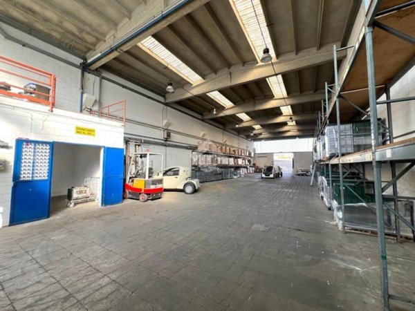 locale commerciale in vendita a Bruino