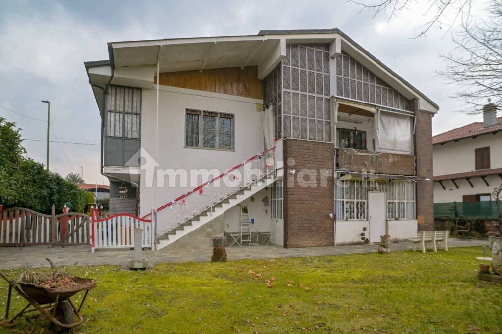 casa indipendente in vendita a Bruino