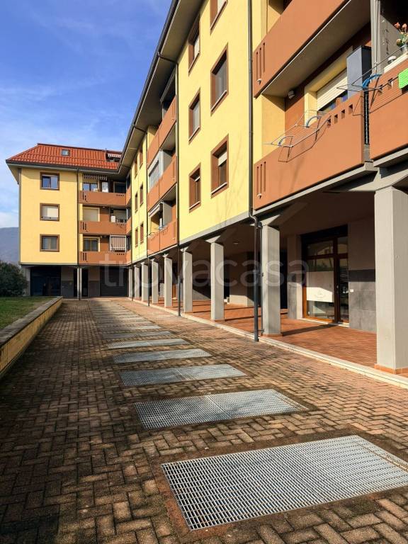 negozio in vendita a Bruino