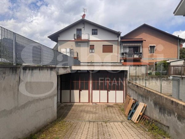 locale di sgombero in vendita a Bruino