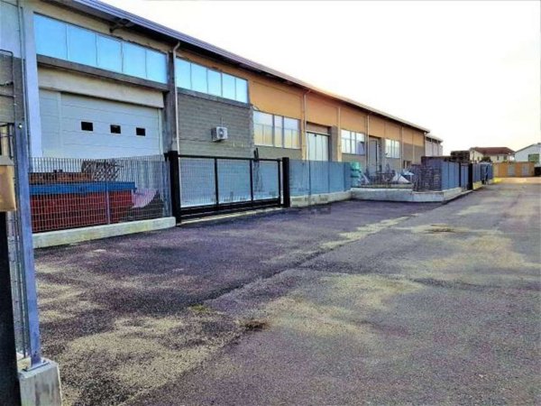 locale di sgombero in vendita a Buriasco