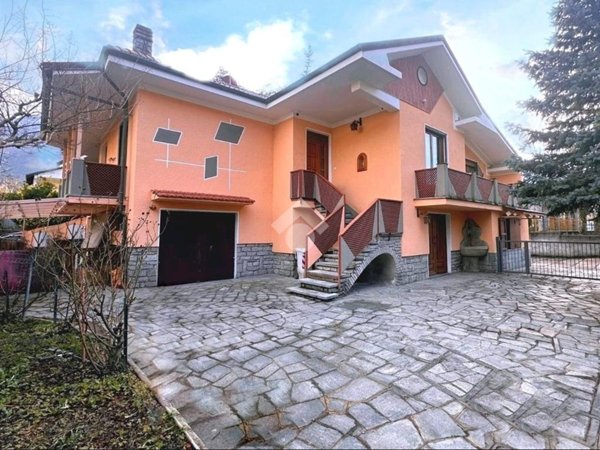 casa indipendente in vendita a Bussoleno