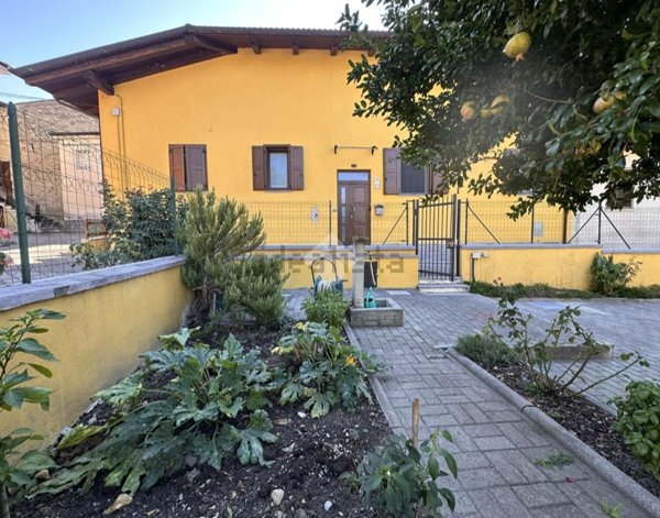 casa semindipendente in vendita a Bussoleno in zona Foresto