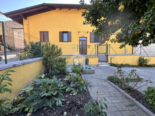 casa semindipendente in vendita a Bussoleno in zona Foresto