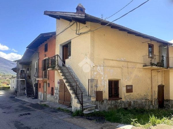 casa semindipendente in vendita a Bussoleno in zona Foresto
