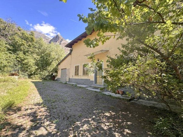 casa indipendente in vendita a Bussoleno in zona Foresto