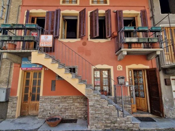 casa indipendente in vendita a Bussoleno in zona Foresto