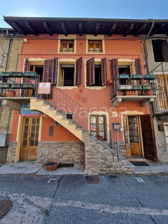 casa indipendente in vendita a Bussoleno in zona Foresto