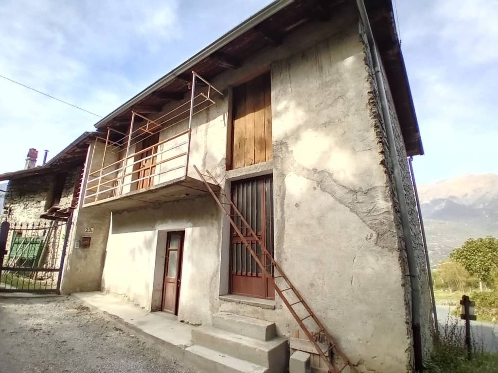 casa indipendente in vendita a Bussoleno in zona Arbrea