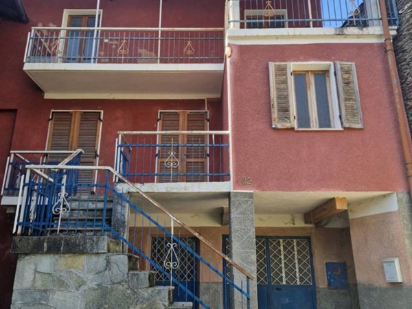 casa indipendente in vendita a Bussoleno in zona Santa Petronilla