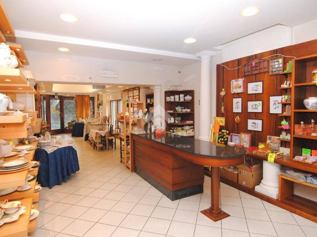 negozio in vendita a Buttigliera Alta