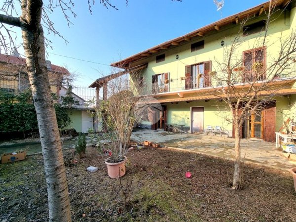 casa indipendente in vendita a Caluso in zona Vallo