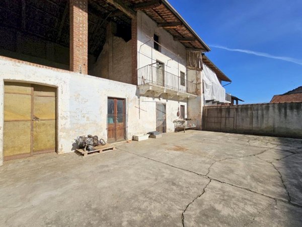 casa indipendente in vendita a Caluso in zona Vallo