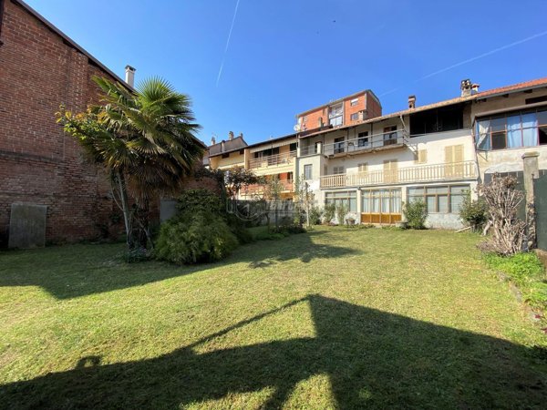 casa indipendente in vendita a Caluso
