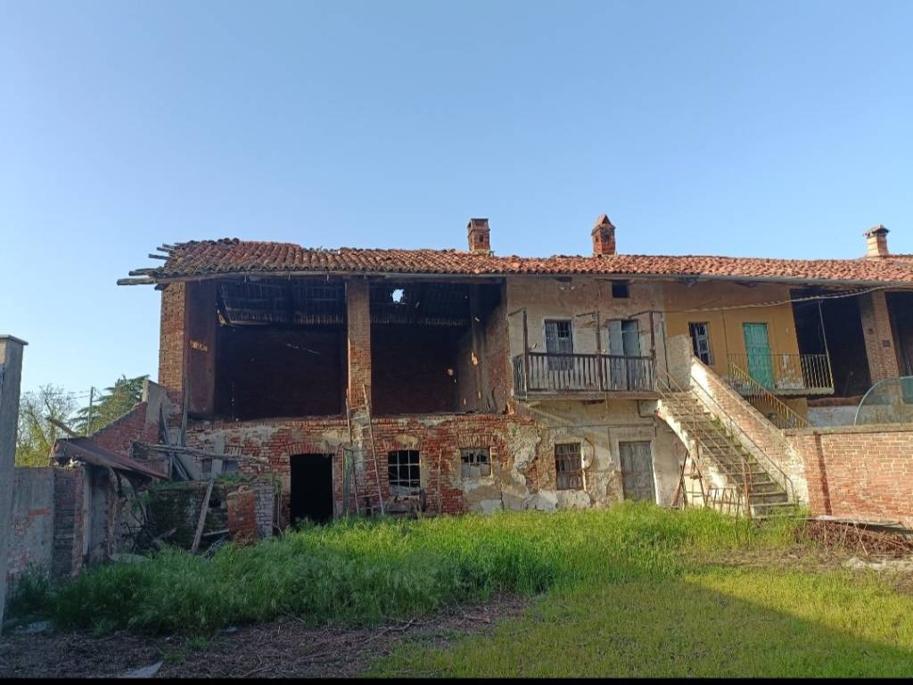 casa indipendente in vendita a Caluso in zona Vallo