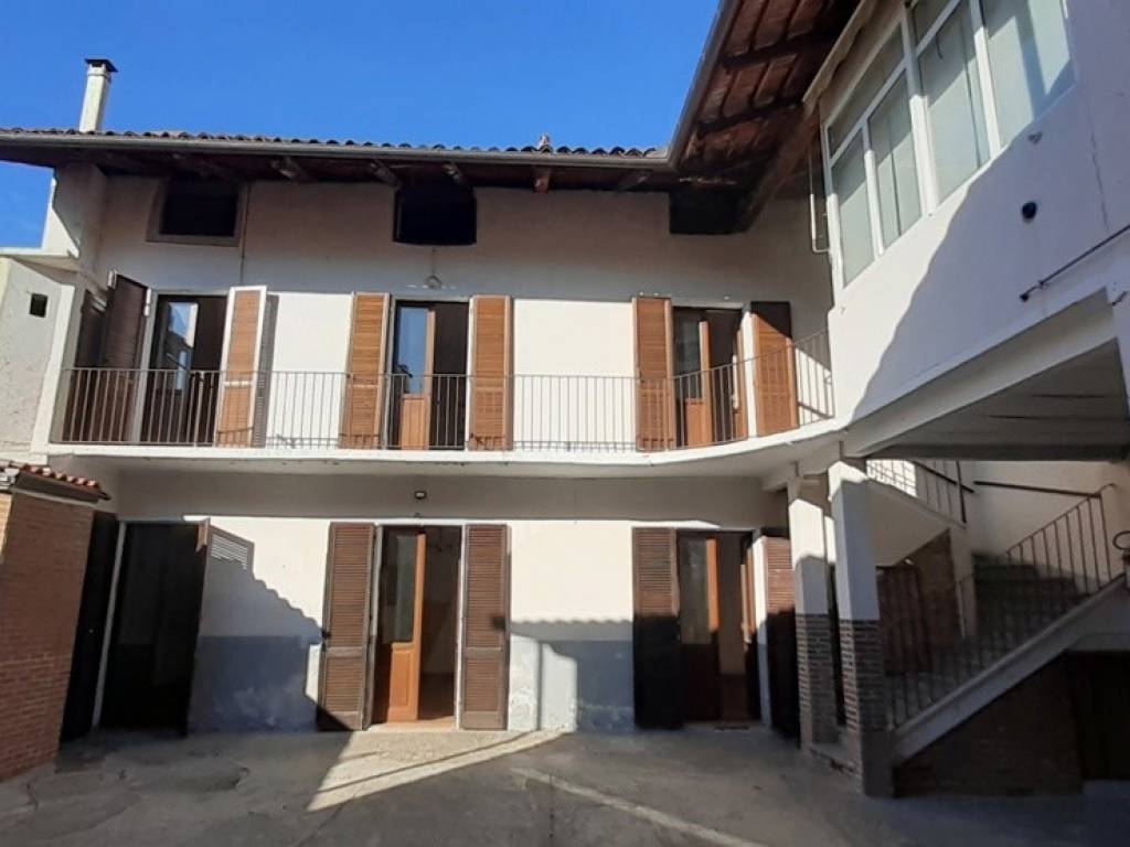 casa indipendente in vendita a Caluso