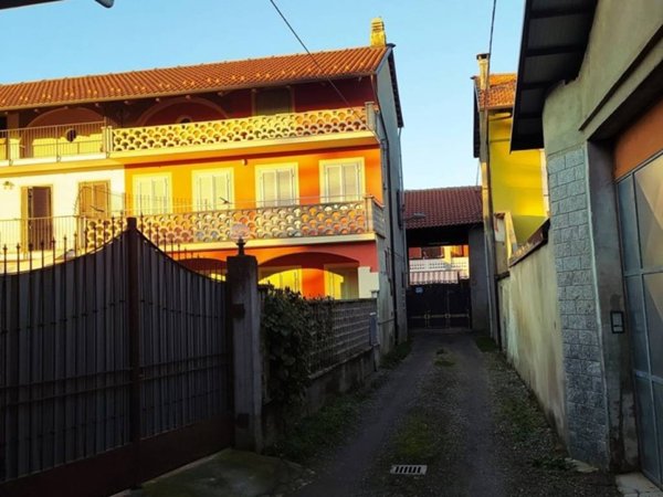 casa indipendente in vendita a Caluso in zona Vallo